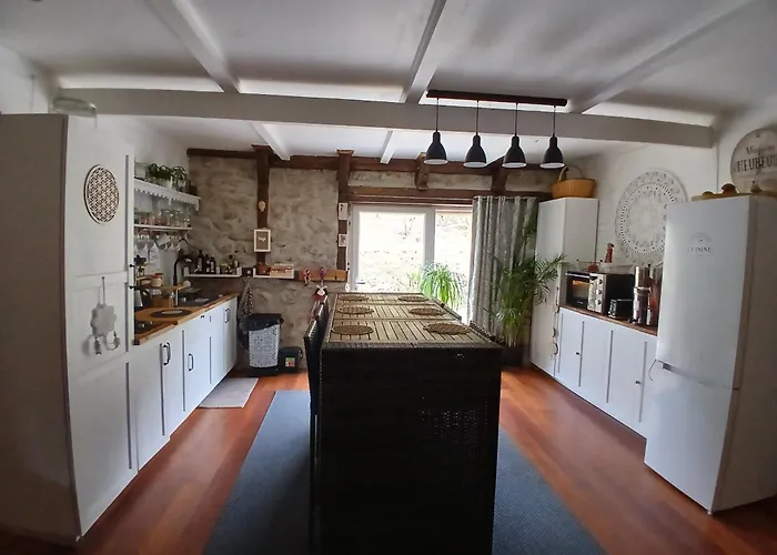 Casa de Férias 6 Personnes En Pleine Nature Jacuzzi, Sauna, Kota Laussonne